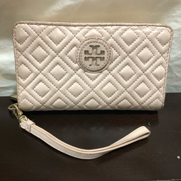 Tory Burch Handbags - ***SOLD***Tory Burch wristlet/wallet/phone holder